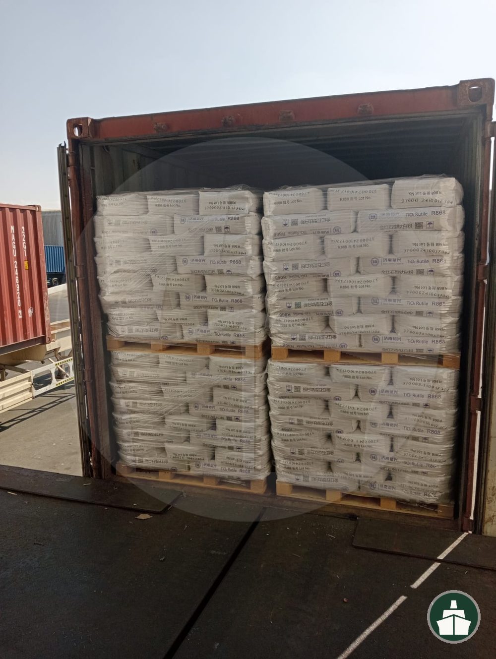 Cross stuffing operation in progress at Jebel Ali — PSS Lines Shipping (01)